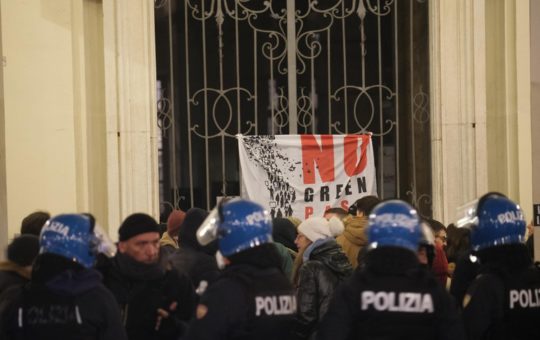 Contro la repressione degli studenti no green pass al rettorato di Torino!